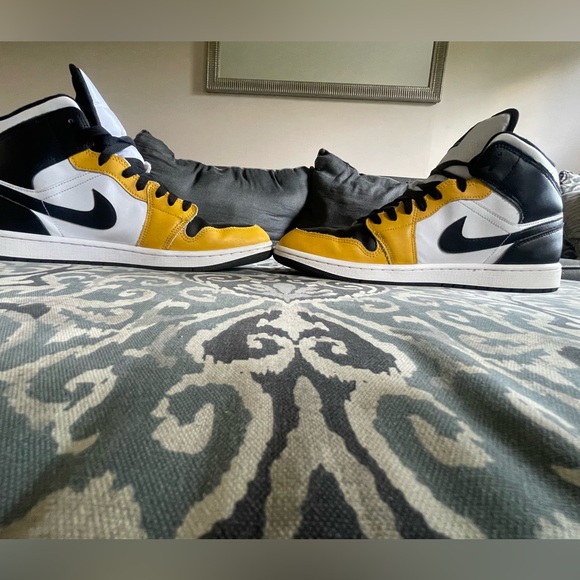 Air Jordan 1 Mid - Yellow Ochre - Picture 3 of 5